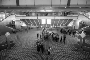 Große Messehalle mit vielen Besuchern als Symbolbild für die SPIEL Essen 2026